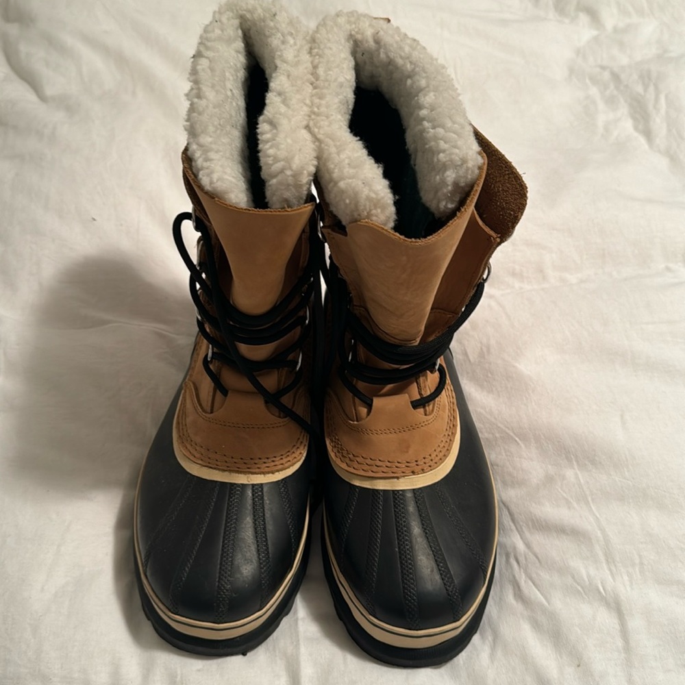MEN'S CARIBOU BOOT - Like New!